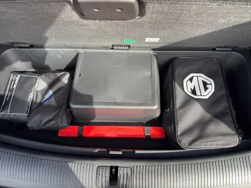 Car image 26