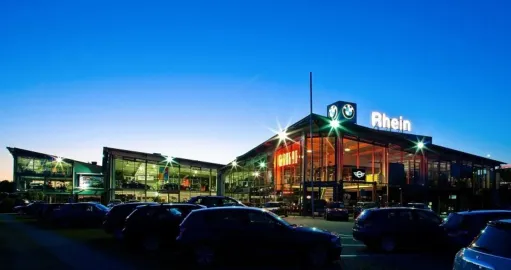 Car image 17