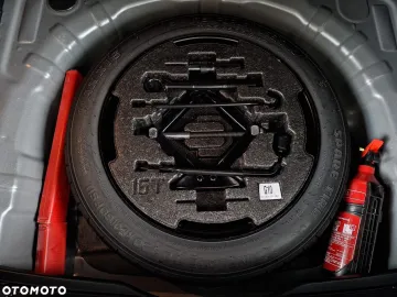 Car image 40