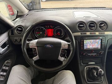 Car image 26