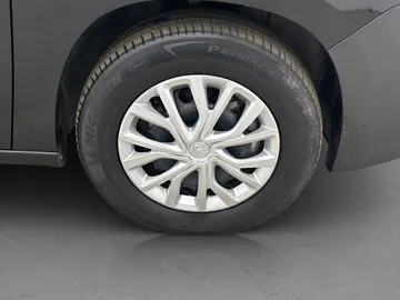 Car image 29