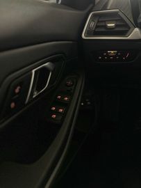 Car image 38