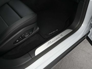 Car image 38