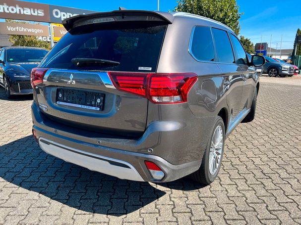 Mitsubishi Outlander Plus 4WD 165 kW image number 3