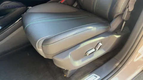 Car image 30