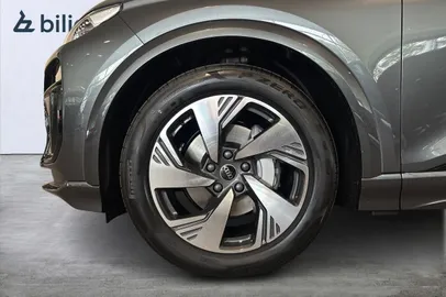 Car image 27