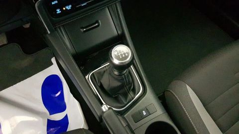 Car image 24