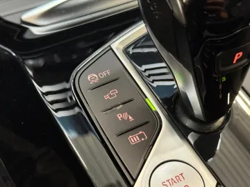 Car image 34