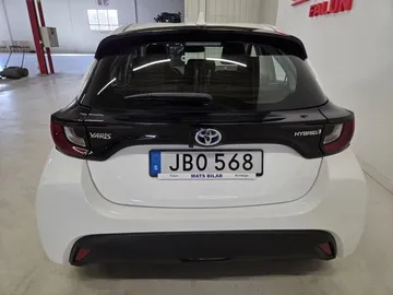 Car image 3