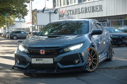 Car image 17