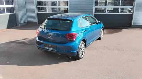 Car image 5