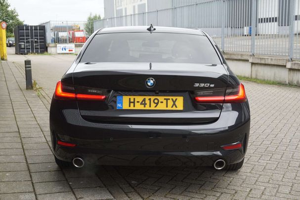 BMW 330 e M 215 kW image number 31