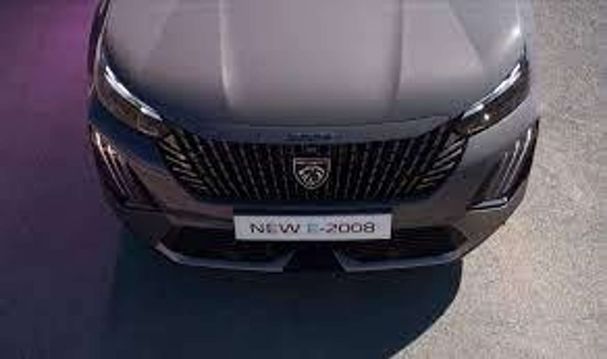 Peugeot 2008 PureTech 130 96 kW image number 2