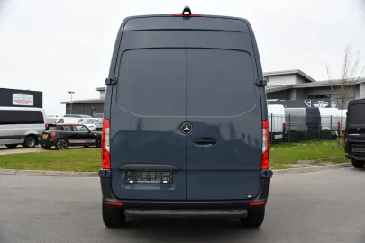 Car image 34