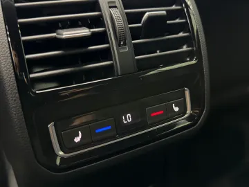 Car image 36