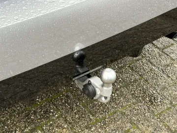 Car image 32