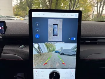 Car image 25