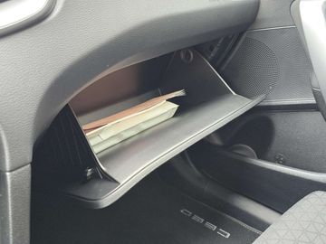 Car image 37