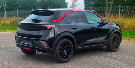 Car image 4