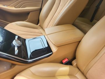 Car image 32