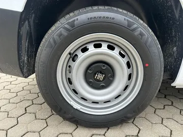 Car image 27