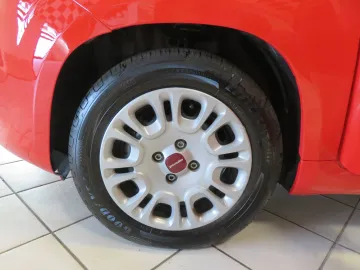 Car image 14