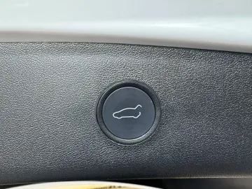 Car image 46