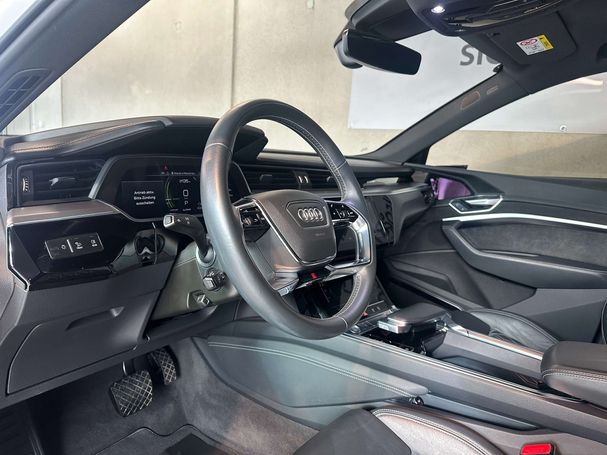 Audi e-tron 55 quattro S-line 300 kW image number 19