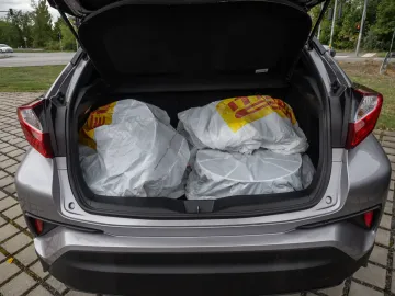 Car image 18