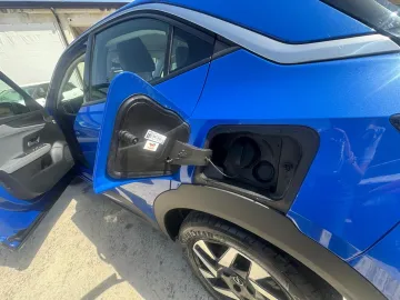 Car image 19