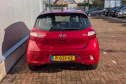 Car image 4