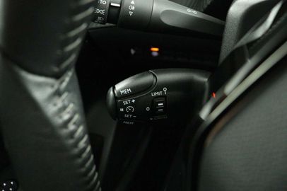 Car image 36