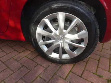 Car image 17
