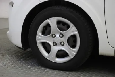 Car image 24