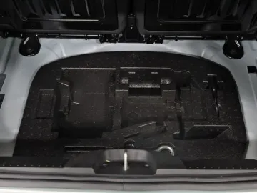 Car image 34