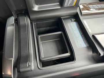 Car image 30