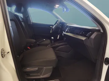 Car image 16