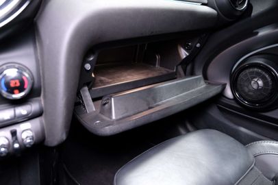 Car image 37