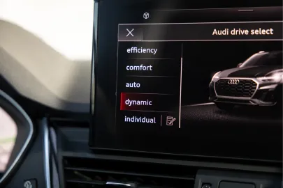 Car image 30