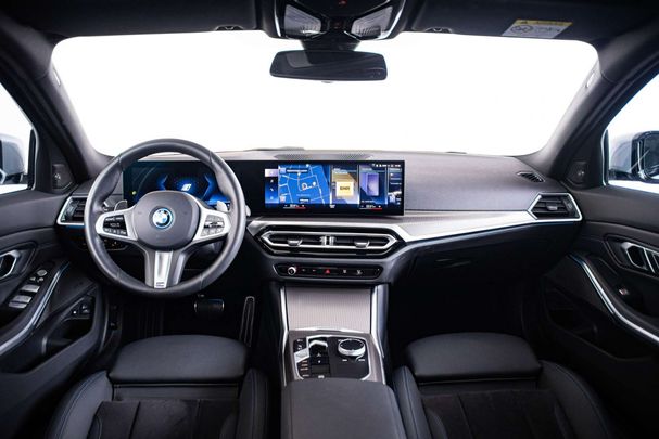 BMW 330e Touring 215 kW image number 4