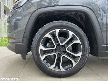 Car image 40