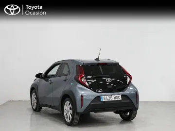 Car image 4