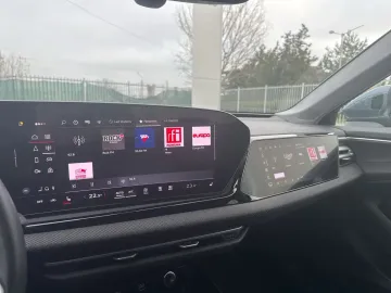 Car image 26