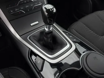 Car image 32