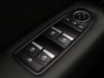 Car image 32