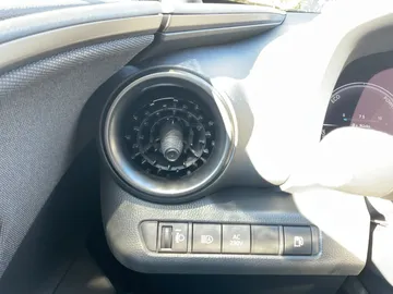 Car image 29