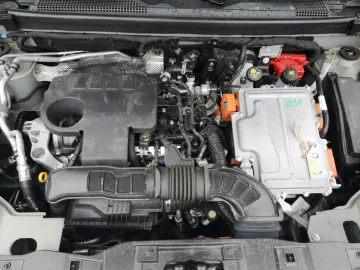 Car image 19