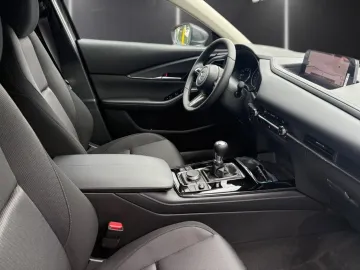 Car image 25