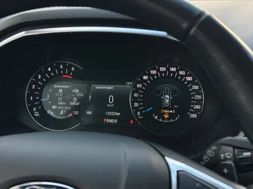 Car image 32