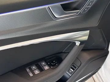 Car image 36
